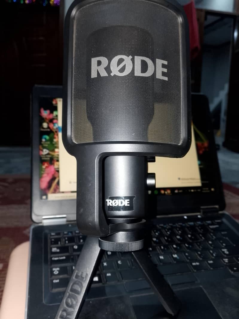 USB Condenser Microphone for Recording & Streaming 7