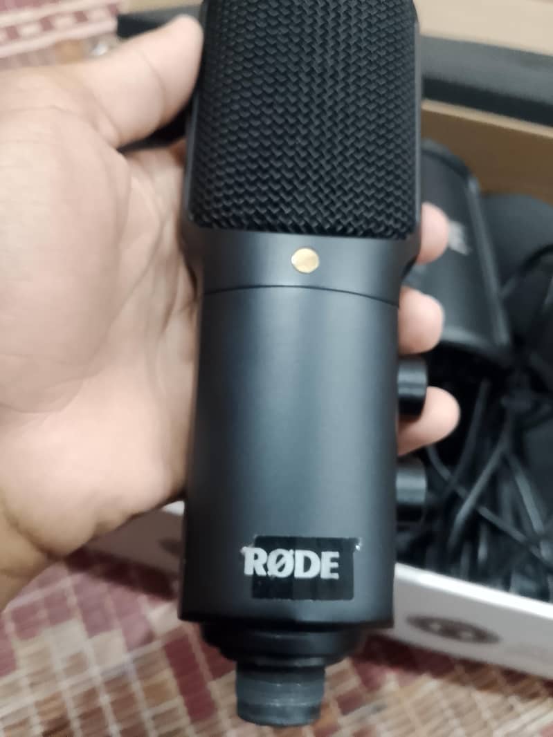 USB Condenser Microphone for Recording & Streaming 9