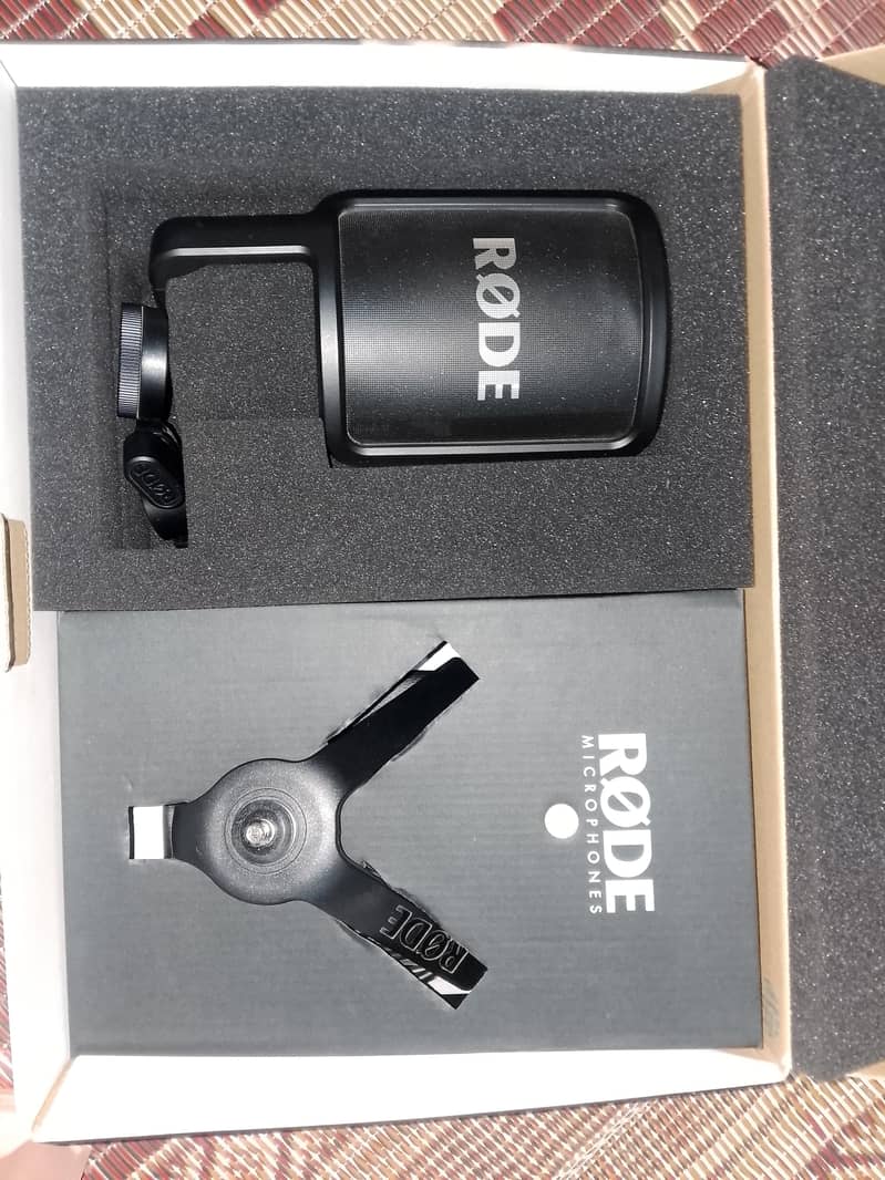 USB Condenser Microphone for Recording & Streaming 17