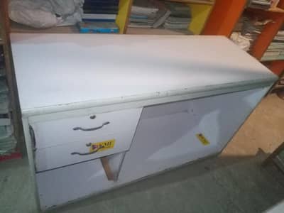 2 Table for sale     دو عدد ٹیبل برائے فروخت