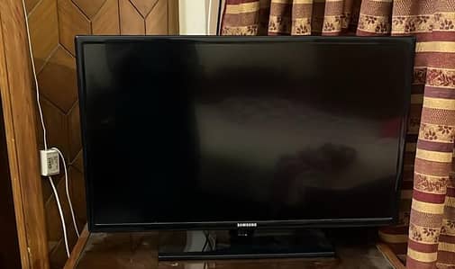 41 inch SAMSUNG 2012 TV in Excellent Condition