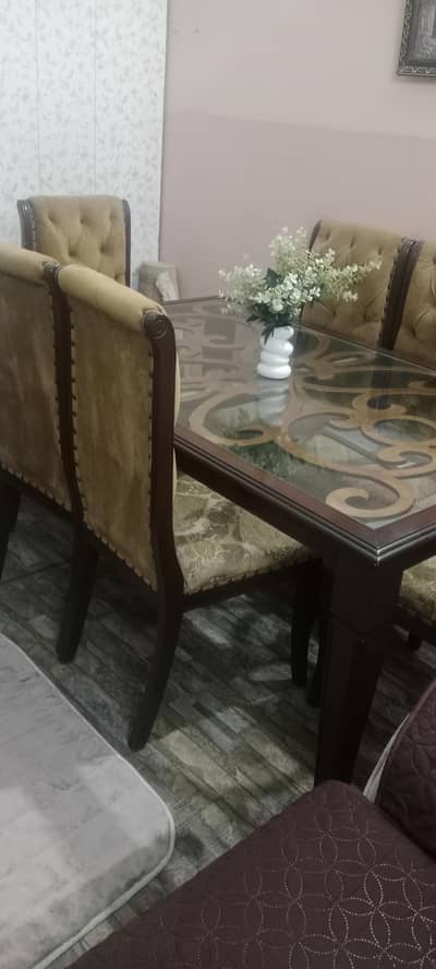 dining table almost new