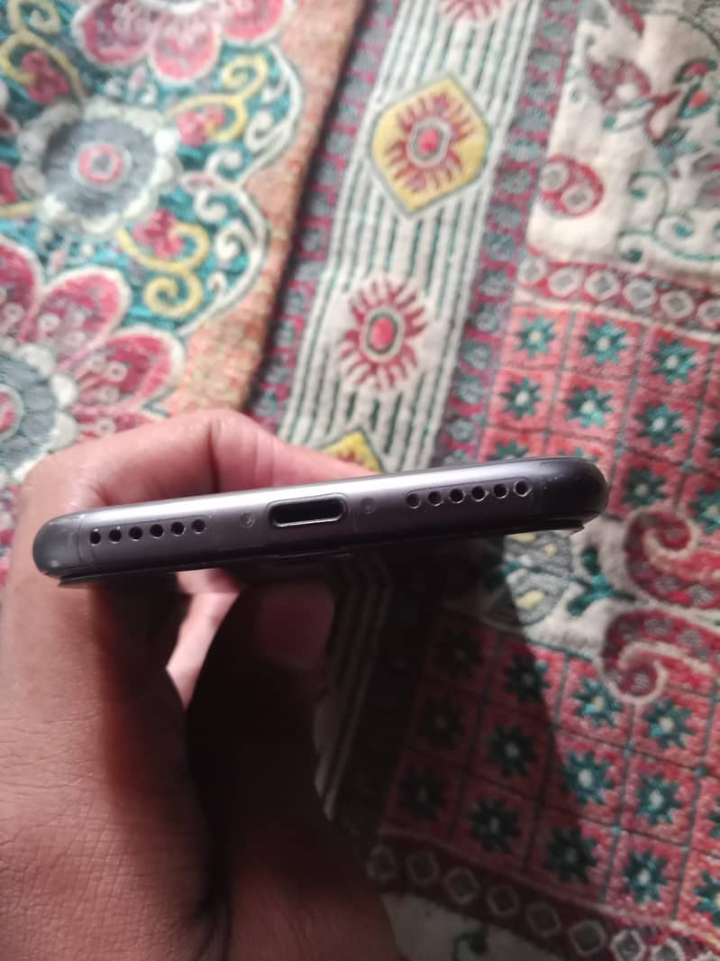 Apple iPhone 8 3