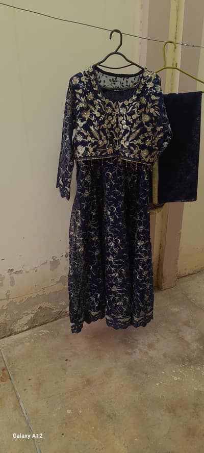 this is very good suit 2 piece this is un touched