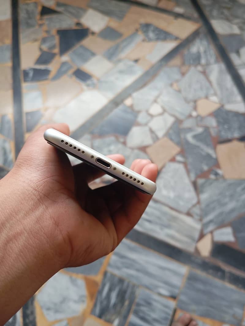 Apple iPhone SE 0