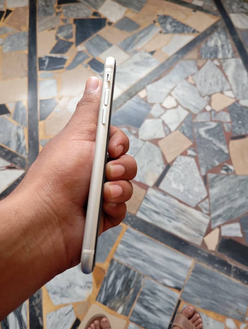 Apple iPhone SE 4