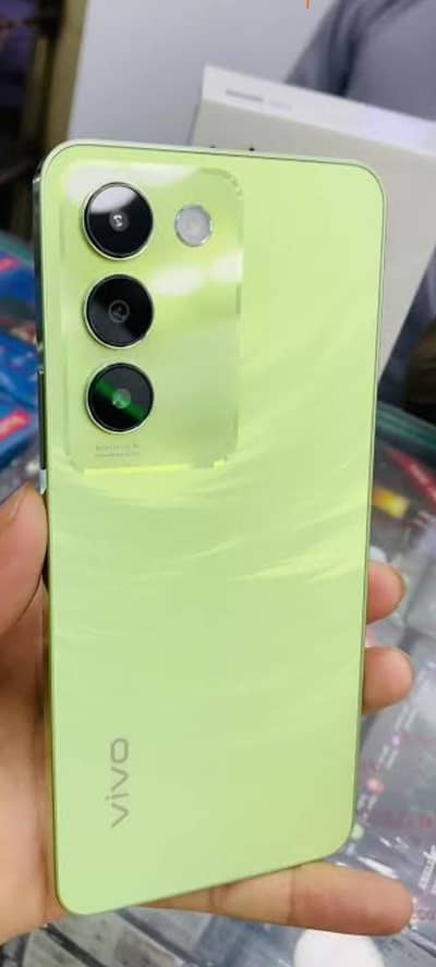 8+8gb 256gb storage box charger sath hai