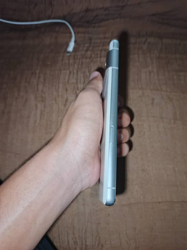 Google Pixel 7 4