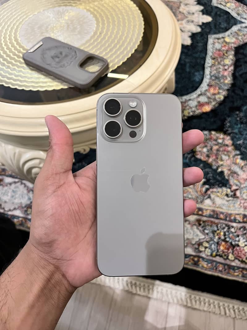 iPhone 15 pro max 0