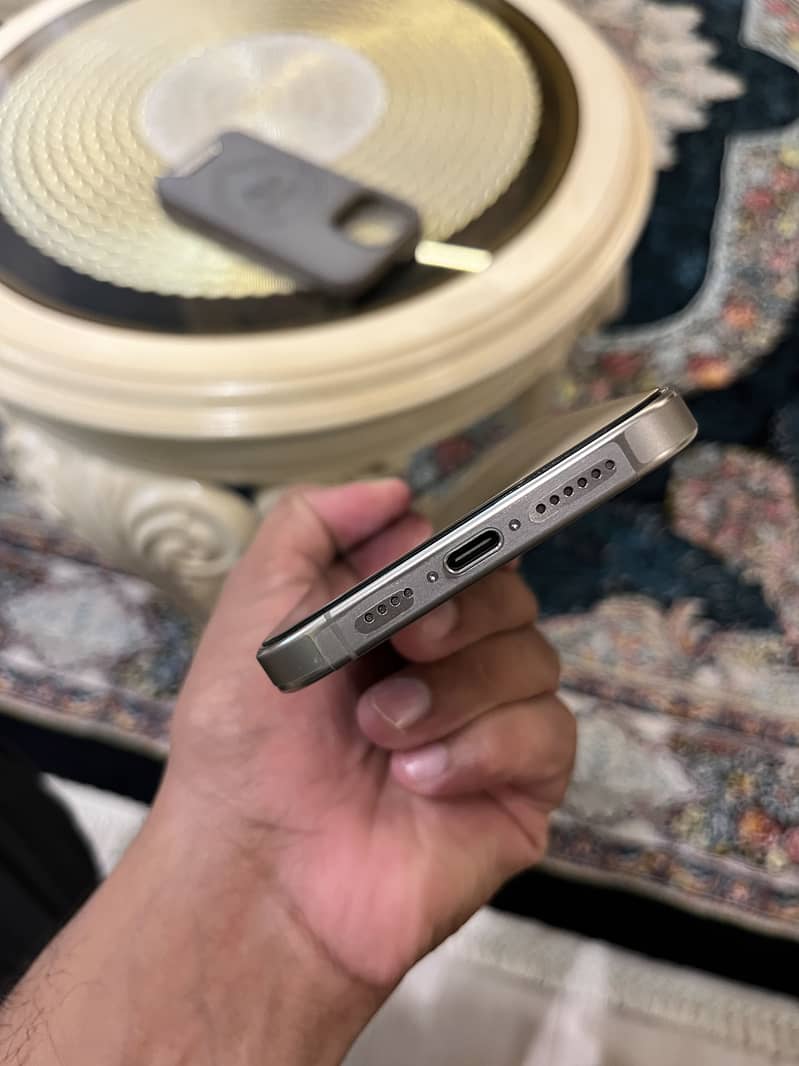 iPhone 15 pro max 2