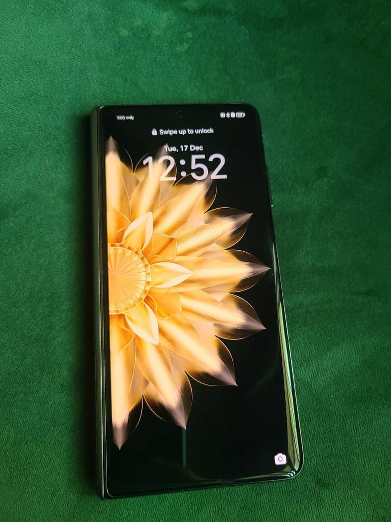 Honor Magic V2 Flip 4