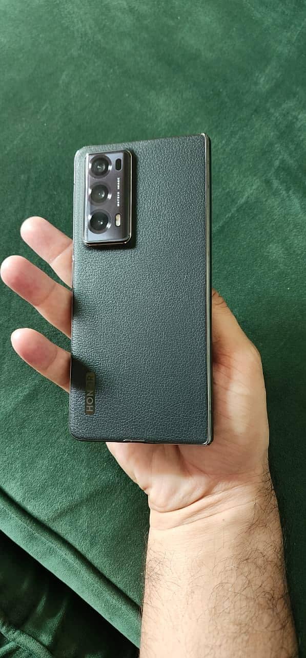 Honor Magic V2 Flip 5