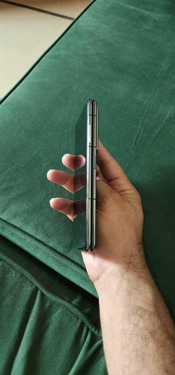 Honor Magic V2 Flip 6