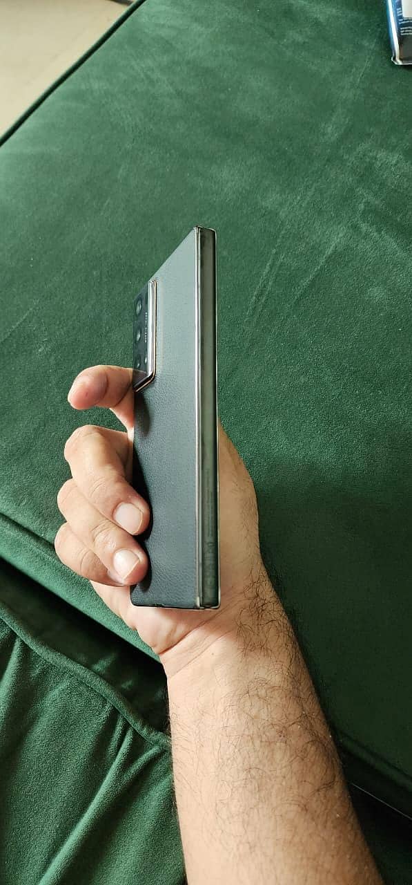 Honor Magic V2 Flip 7