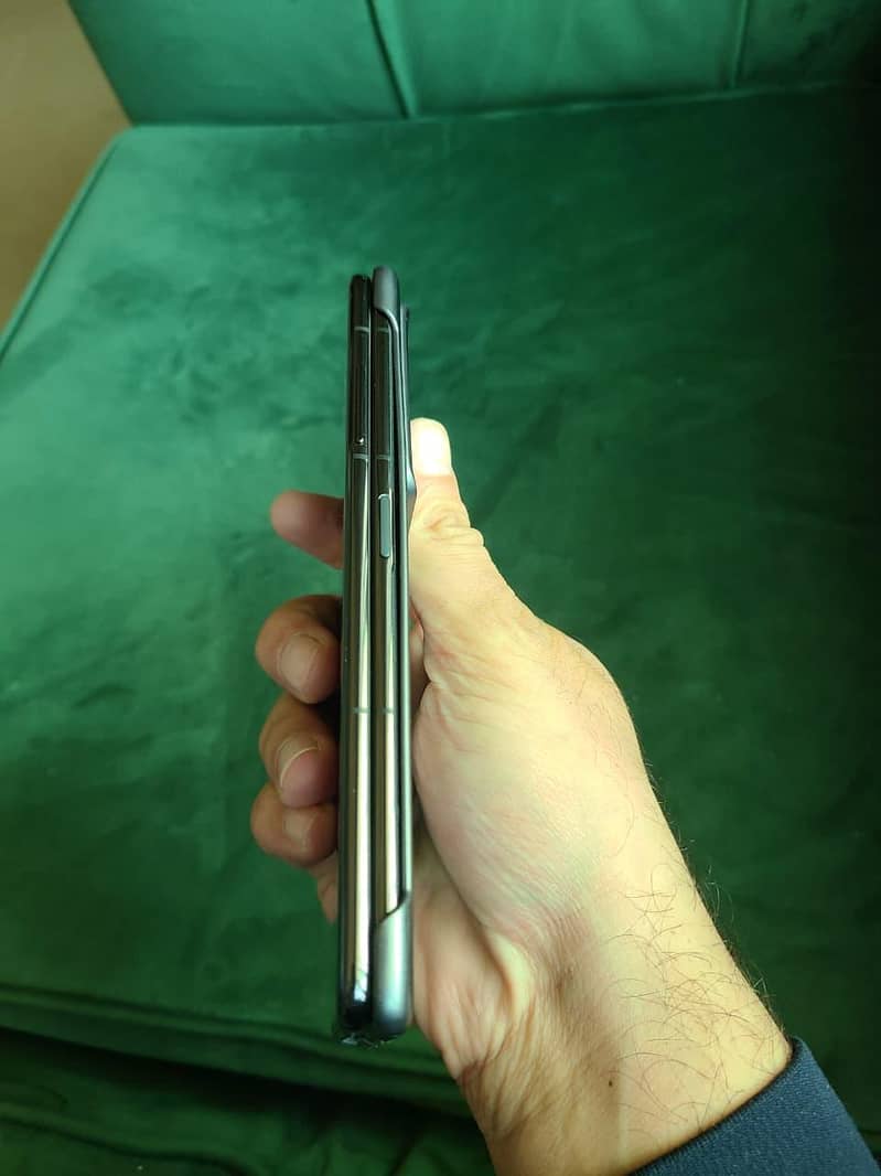 Honor Magic V2 Flip 10