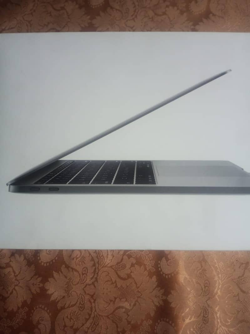 apple Mac book pro 0