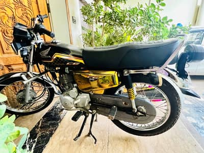 Honda 125 Self Start 2024 Model Black Gold Total genuine
