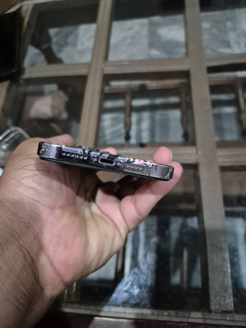 iPhone 14 Pro Max 2