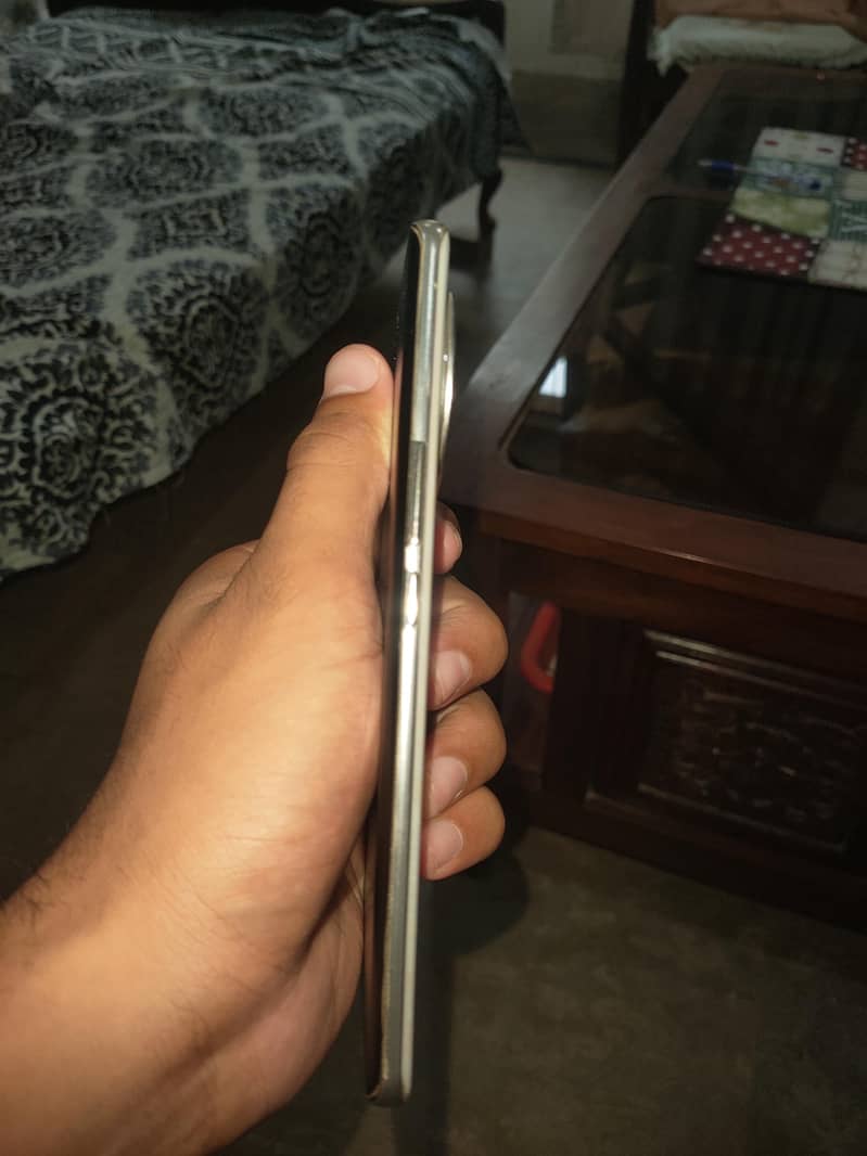 Vivo V30e 3