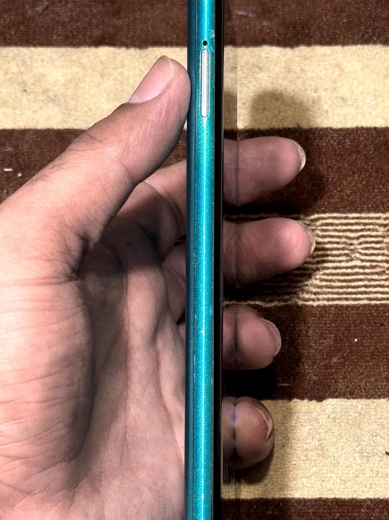 Sharp Aquos R3 5