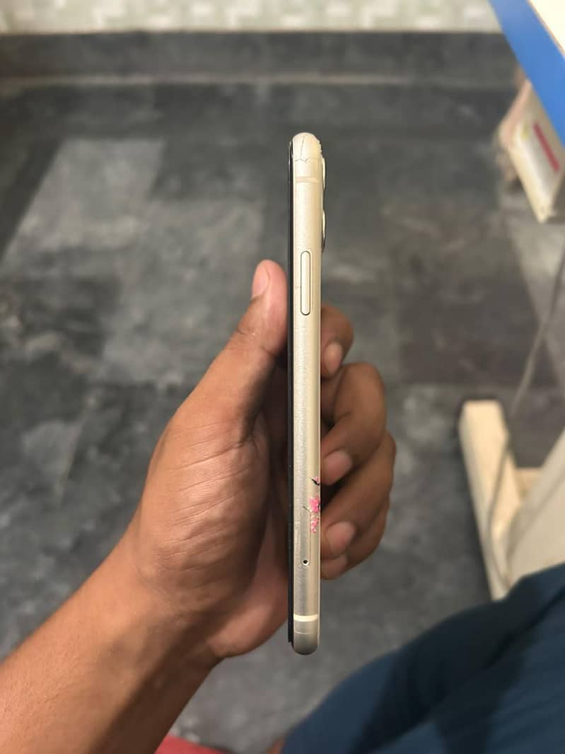 Apple iPhone 11 3