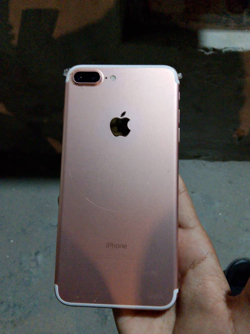 Apple iPhone 7 Plus 5