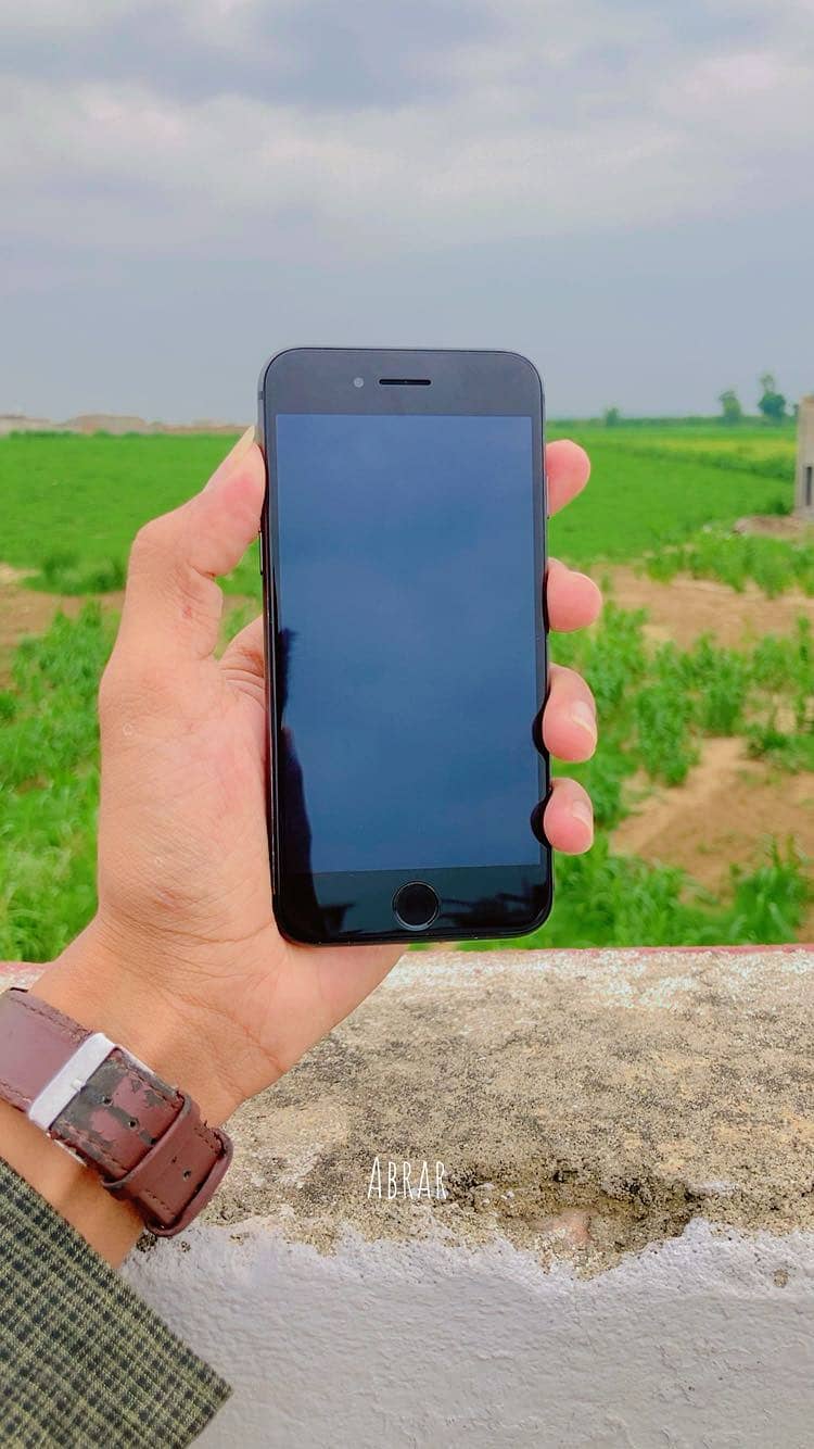 Apple iPhone 8 1