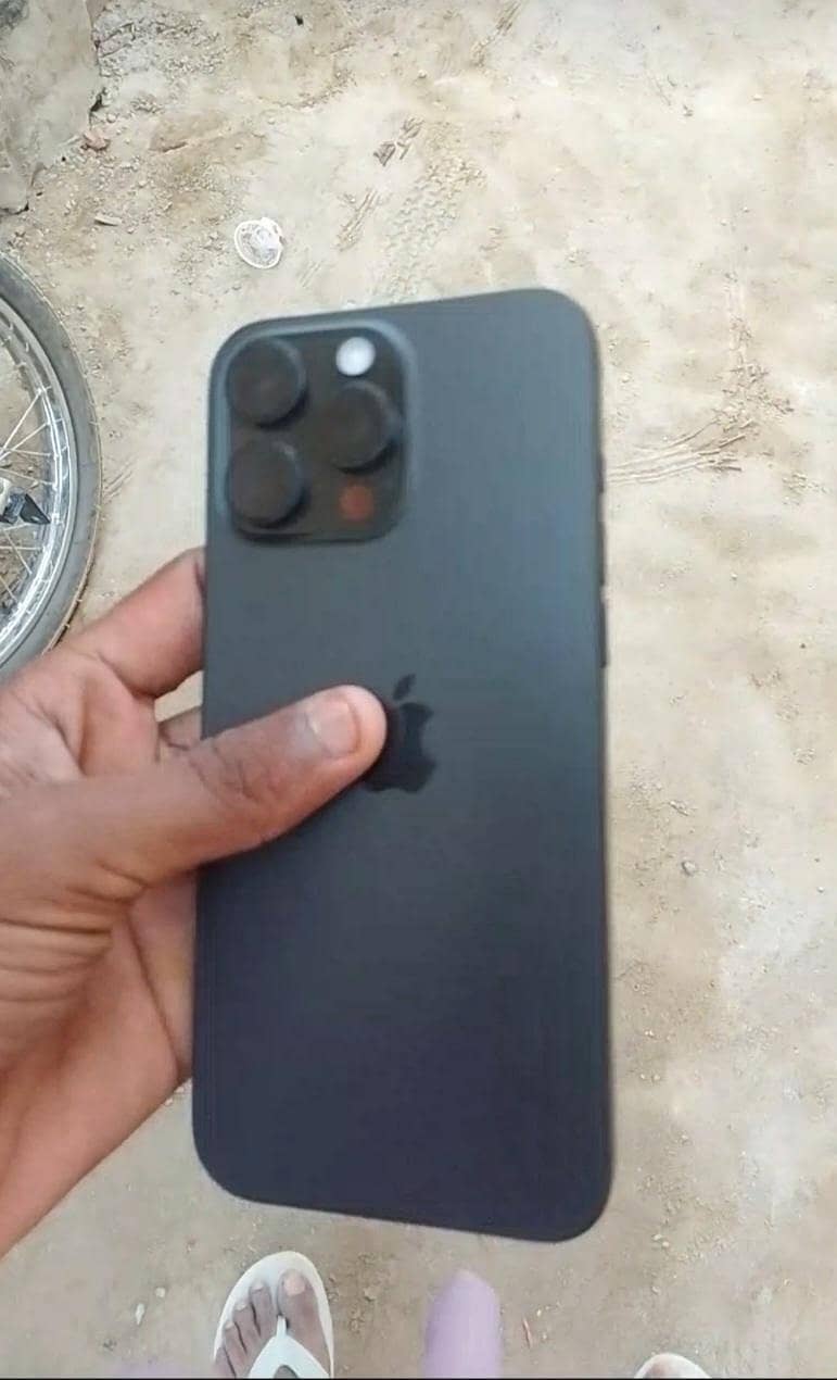 Apple iPhone 13 Pro Max 1