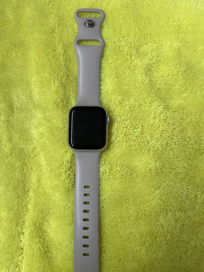 Apple Watch Series 4 – 40mm Silver Aluminum
