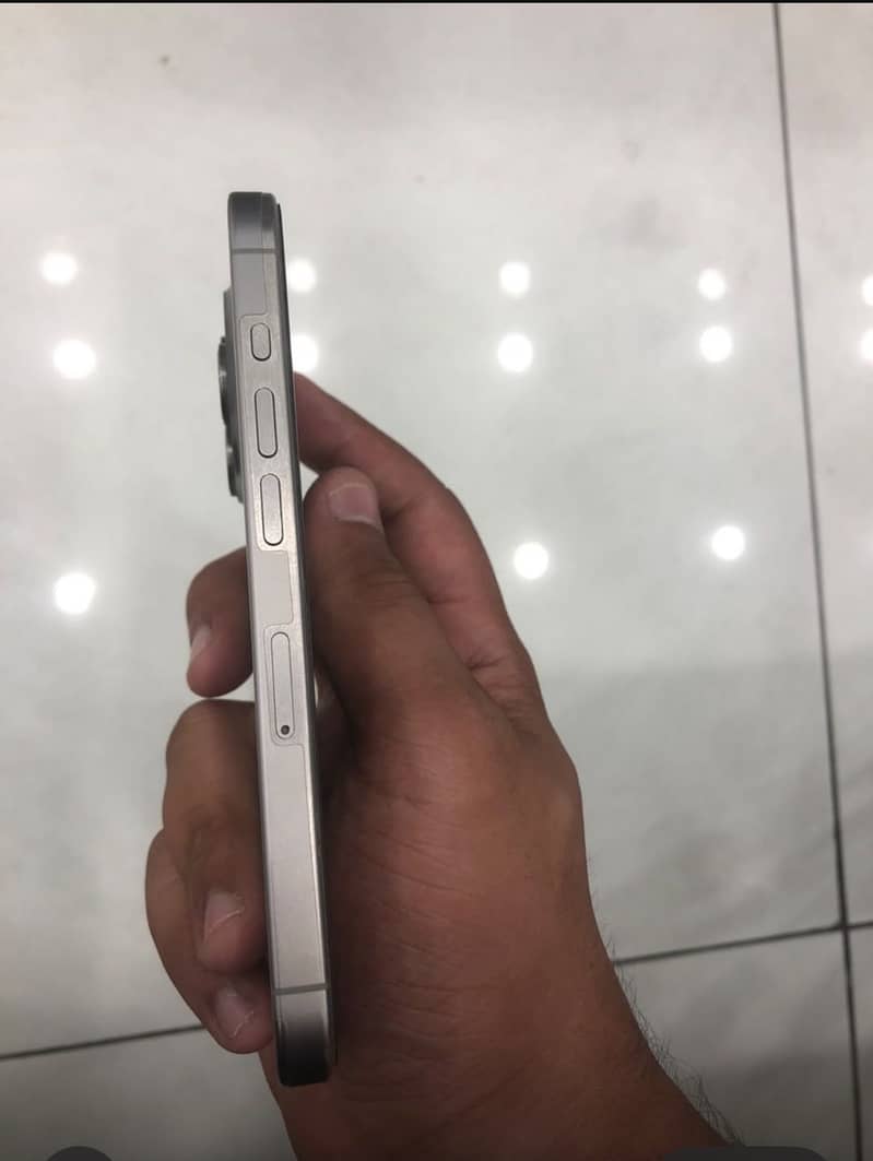 Apple iPhone 15 Pro 2