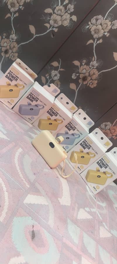 10000 mah fast charging pocket size power bank type C