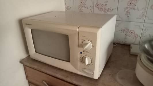 Microwave Dawlance 20 liter Good working
