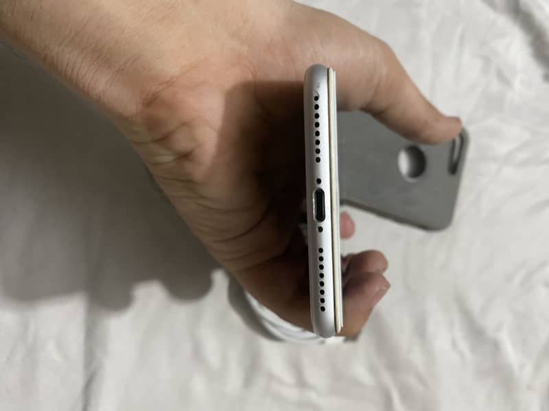 Apple iPhone 8 Plus 4