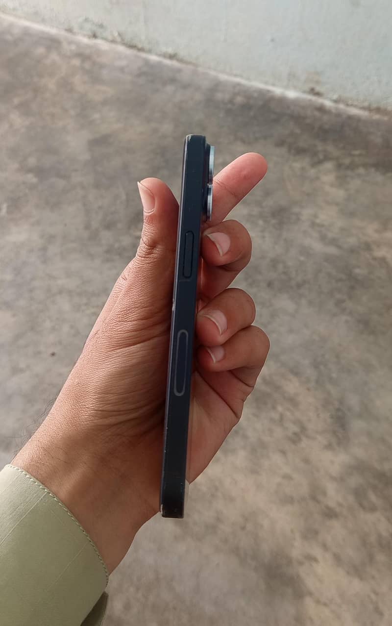 Apple iPhone 14 3