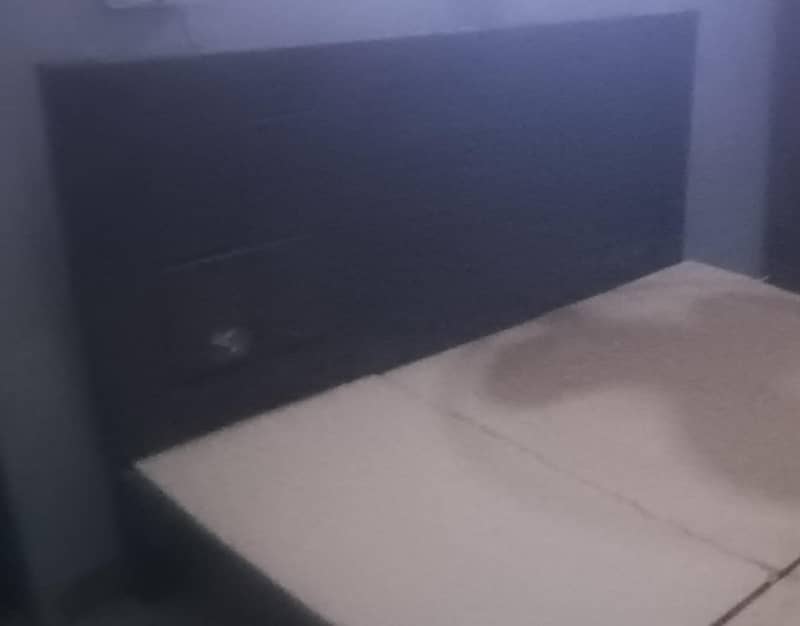 full king size bed / dressing table/ side table 4