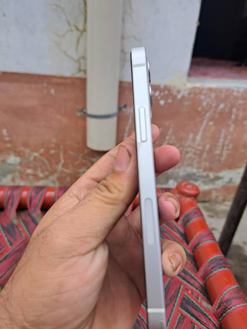Apple iPhone 12 3