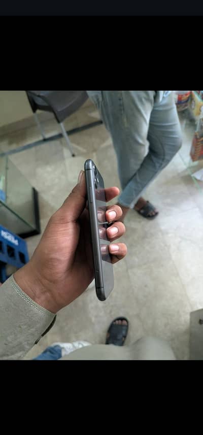 Apple iPhone 11 64gb black JV non PTA 87% bettery excellent condition