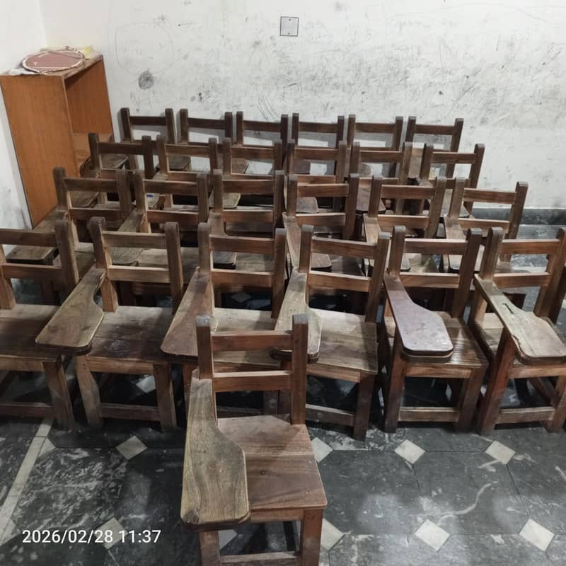 مضبوط لکڑی کے اسکول اسٹڈی ڈیسک/کرسیاں برائے فروخت 0