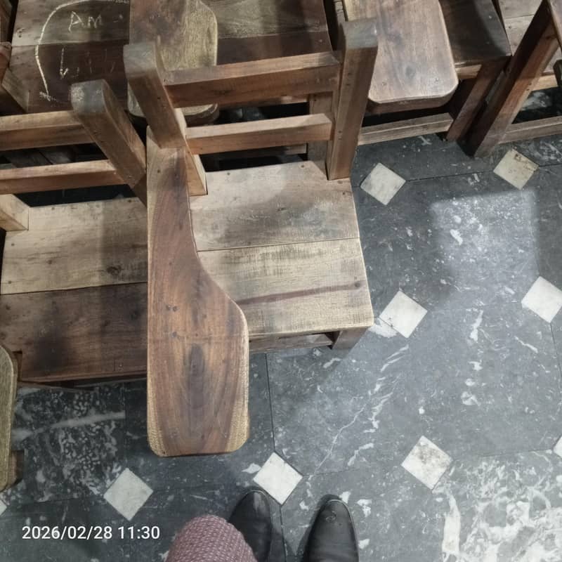 مضبوط لکڑی کے اسکول اسٹڈی ڈیسک/کرسیاں برائے فروخت 1
