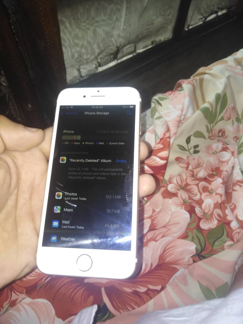 Apple iPhone 7 0