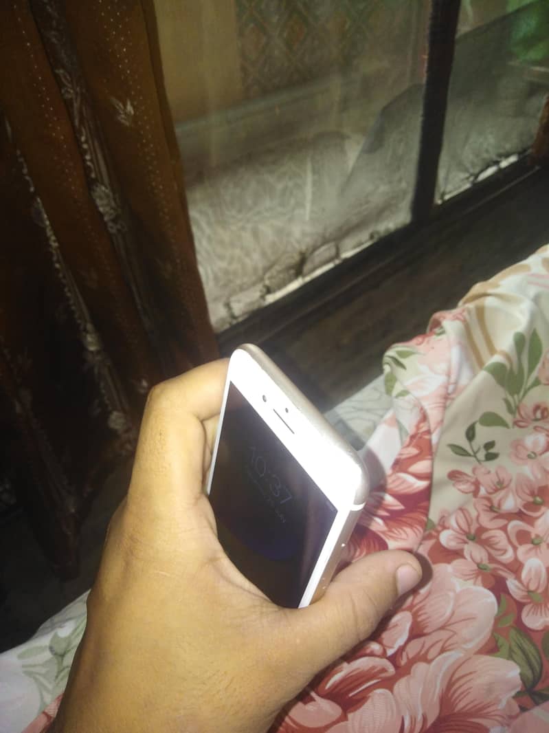 Apple iPhone 7 4
