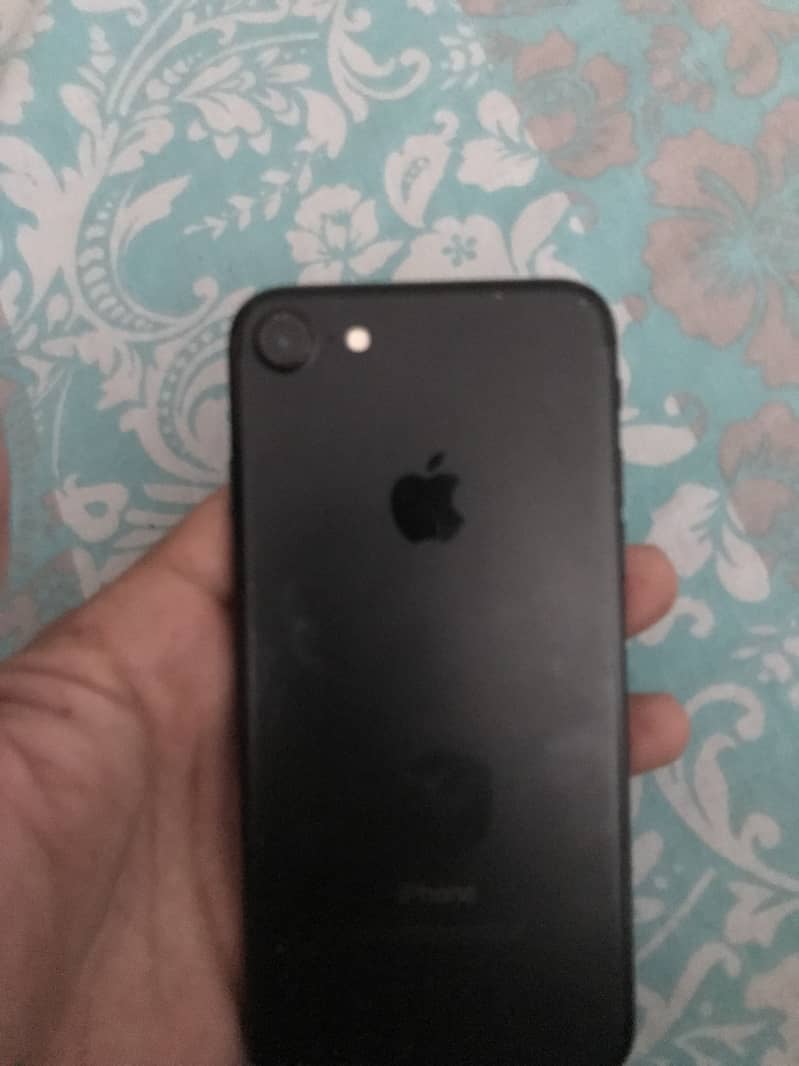 Apple iPhone 7 0