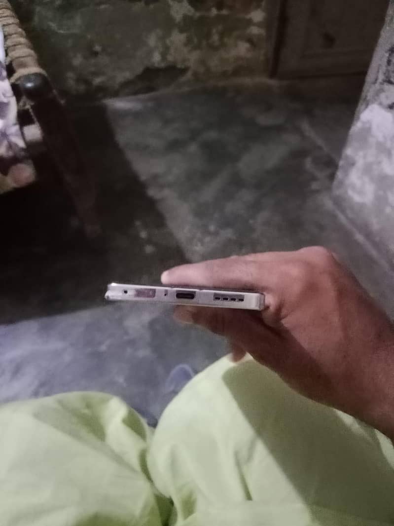 Infinix Note 40 4