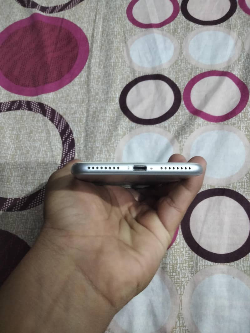 Apple iPhone 7 Plus 4