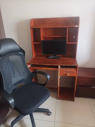 ONE Office Chair & One Office Table - Rs. 18,000 - Moving Out Sale
