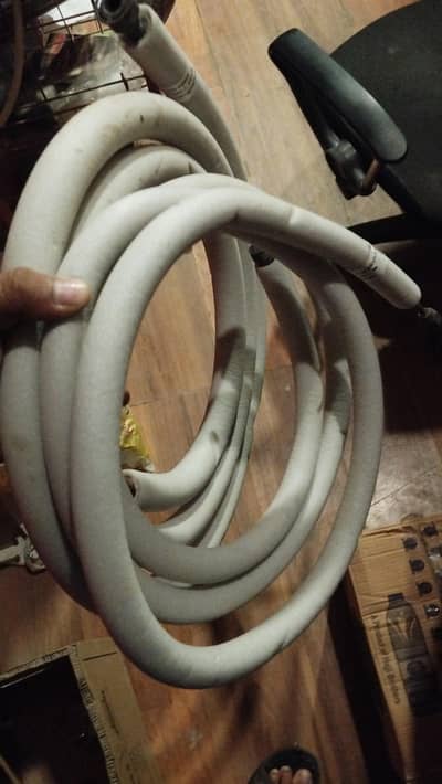 AC ke pipe hai copper mein