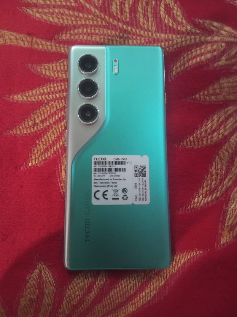 Tecno CAMON 40 Pro 1