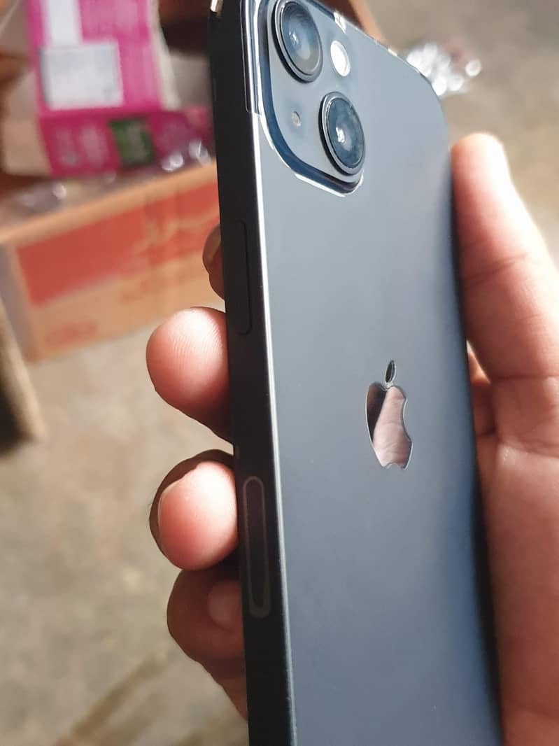 Apple iPhone 13 2