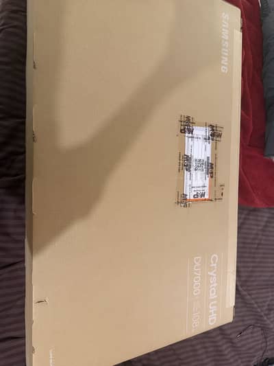 Samsung Crystal  Uhd  43 inch tv new