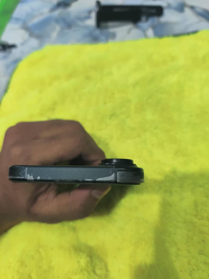 Apple iPhone 16 3